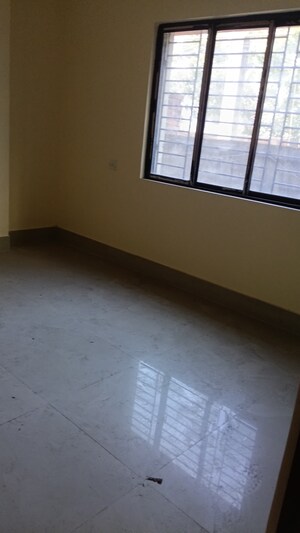 Room in 3 BHK Apartment at Kundan Plaza, Chinar Park – for Sale