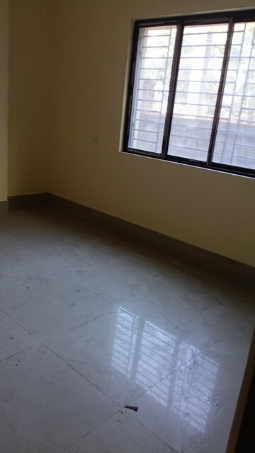 Room in 3 BHK Apartment at Kundan Plaza, Chinar Park – for Sale