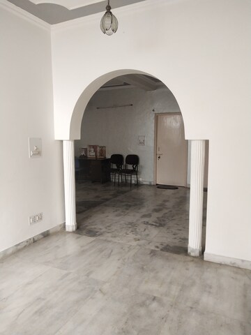 Building Lobby in 2 BHK Builder Floor at RWA Apartments Sector 12, Sector 12 – for Rent