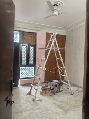 Staircase in 3 BHK Builder Floor at Ashoka Enclave 3, Sector 35 – for Rent