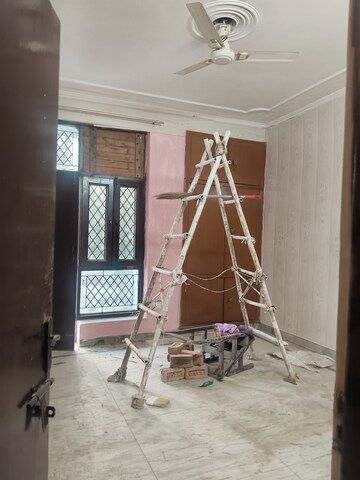 Staircase in 3 BHK Builder Floor at Ashoka Enclave 3, Sector 35 – for Rent