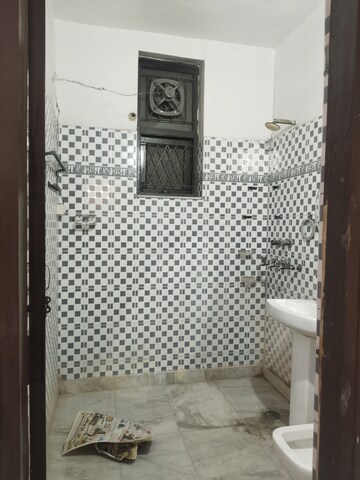 Bathroom in 3 BHK Builder Floor at Ashoka Enclave 3, Sector 35 – for Rent