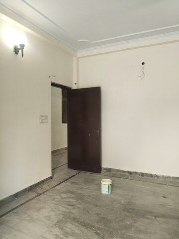 Room in 3 BHK Builder Floor at Ashoka Enclave 3, Sector 35 – for Rent