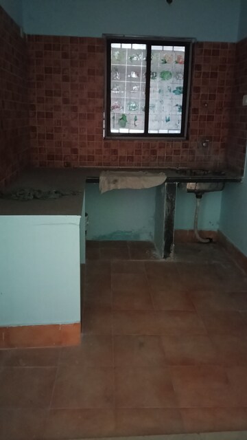 Room in 3 BHK Apartment at Kundan Plaza, Chinar Park – for Rent