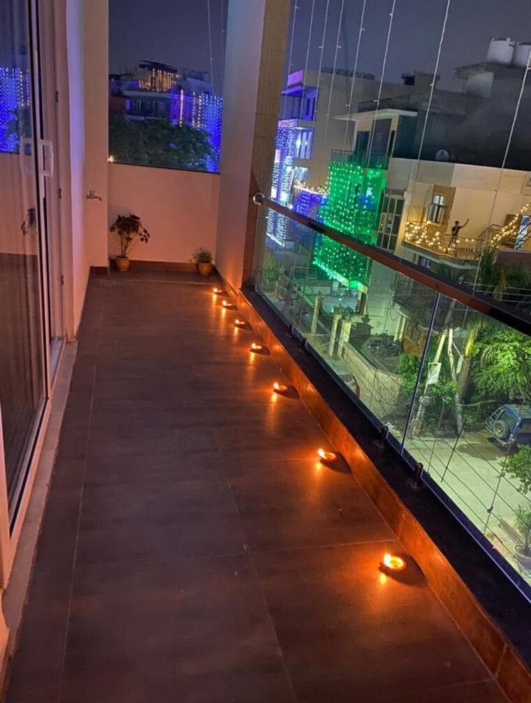 Balcony, sector 15 3 Bedroom 1800 Sq.Ft. Builder Floor In Sector 15 Gurgaon 9428123