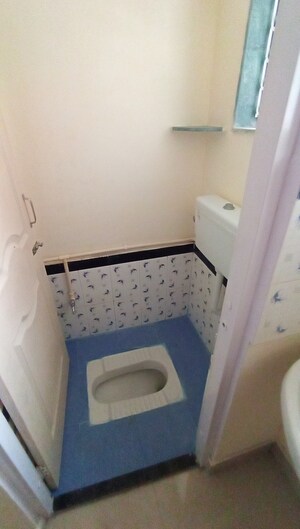 Bathroom in 1 BHK Apartment at Shreeniwas Tower, Lower Parel – for Rent