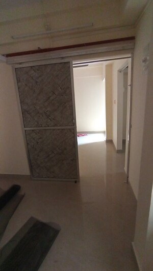 Room in 1 BHK Apartment at Shreeniwas Tower, Lower Parel – for Rent