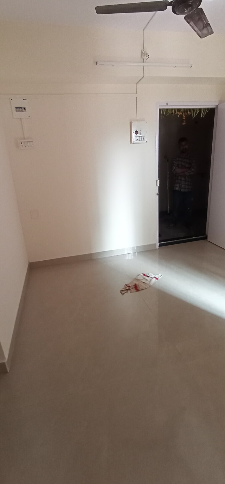 Room, shreeniwas-tower 1 Bedroom 225 Sq.Ft. Apartment In Lower Parel Mumbai 9428122