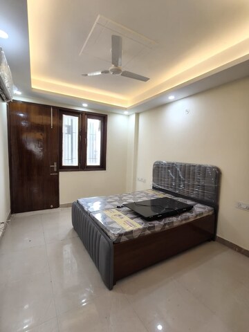 Bedroom in 3 BHK Builder Floor at Sector 45 – for Rent