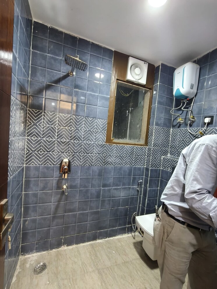 Bathroom, sector 45 3 Bedroom 1900 Sq.Ft. Builder Floor In Sector 45 Gurgaon 9428127