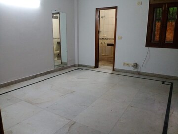 Room in 3 BHK Builder Floor at Greater Kailash ii – for Rent