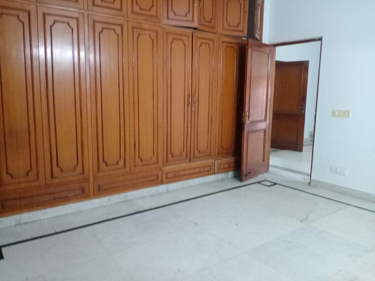 Room, greater kailash ii 3 Bedroom 2000 Sq.Ft. Builder Floor In Greater Kailash ii Delhi 9428145