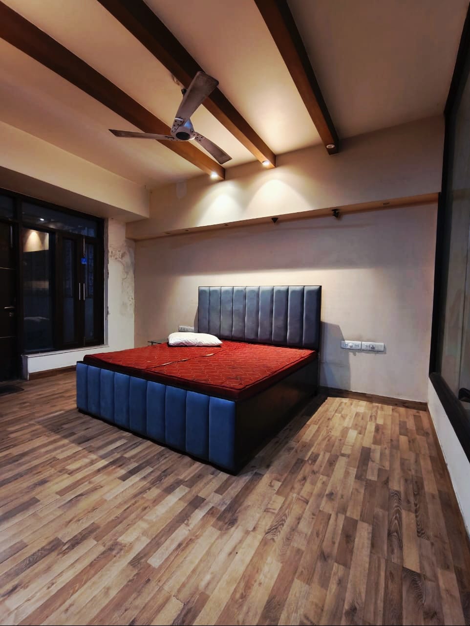 4 BHK + Servant Room Apartment For Sale in DLF The Crest