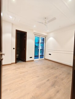 4 BHK + Servant Room Apartment For Sale in DLF Trinity Towers