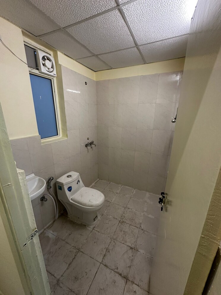 Bathroom, silverglades-the-ivy 3 Bedroom 3487 Sq.Ft. Apartment In Sector 28 Gurgaon 9428173