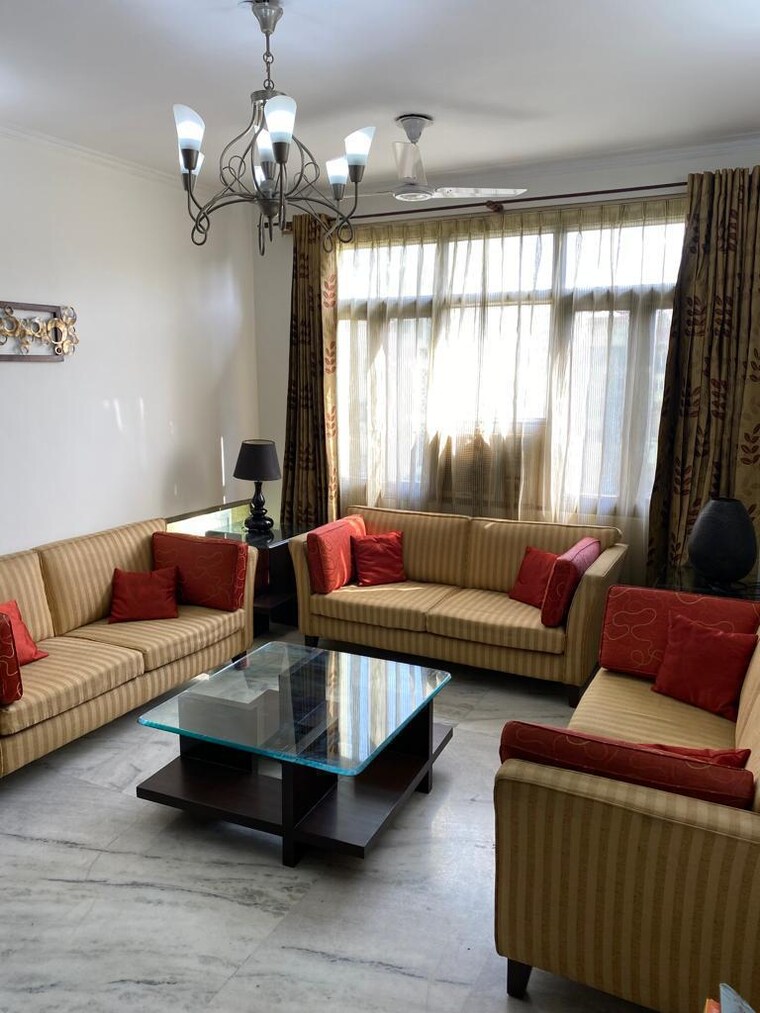 Living Room, defence colony 3 Bedroom 217 Sq.Yd. Builder Floor In Defence Colony Delhi 9428234