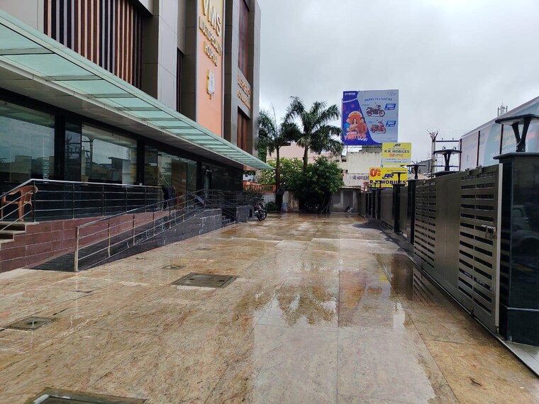  Parking, defence colony 2 Bedroom 300 Sq.Yd. Builder Floor In Defence Colony Delhi 9428251