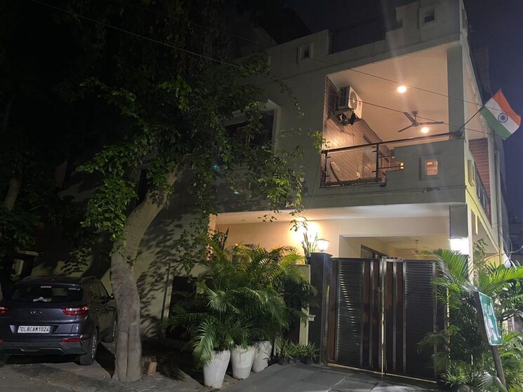 Exterior View, defence colony 3 Bedroom 400 Sq.Yd. Builder Floor In Defence Colony Delhi 9428284