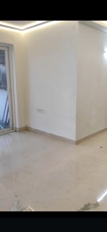 Room in 3 BHK Apartment at Hero Homes Gurgaon, Sector 104 – for Rent