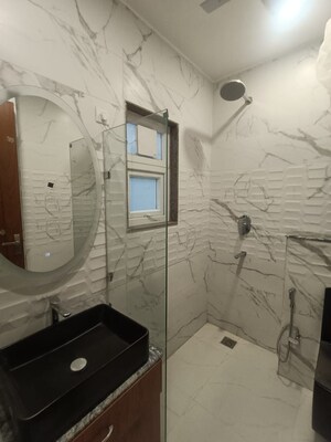 Bathroom in 4 BHK Builder Floor at Unitech South City 1, South City 1 – for Rent