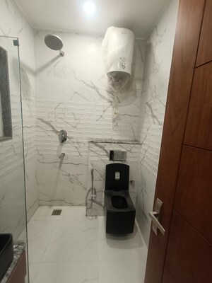 Bathroom in 4 BHK Builder Floor at Unitech South City 1, South City 1 – for Rent