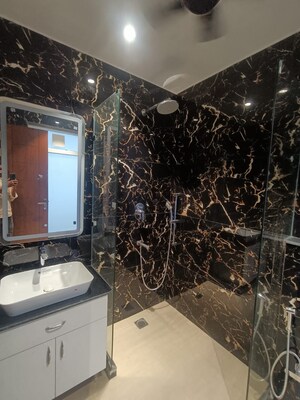 Bathroom in 4 BHK Builder Floor at Unitech South City 1, South City 1 – for Rent