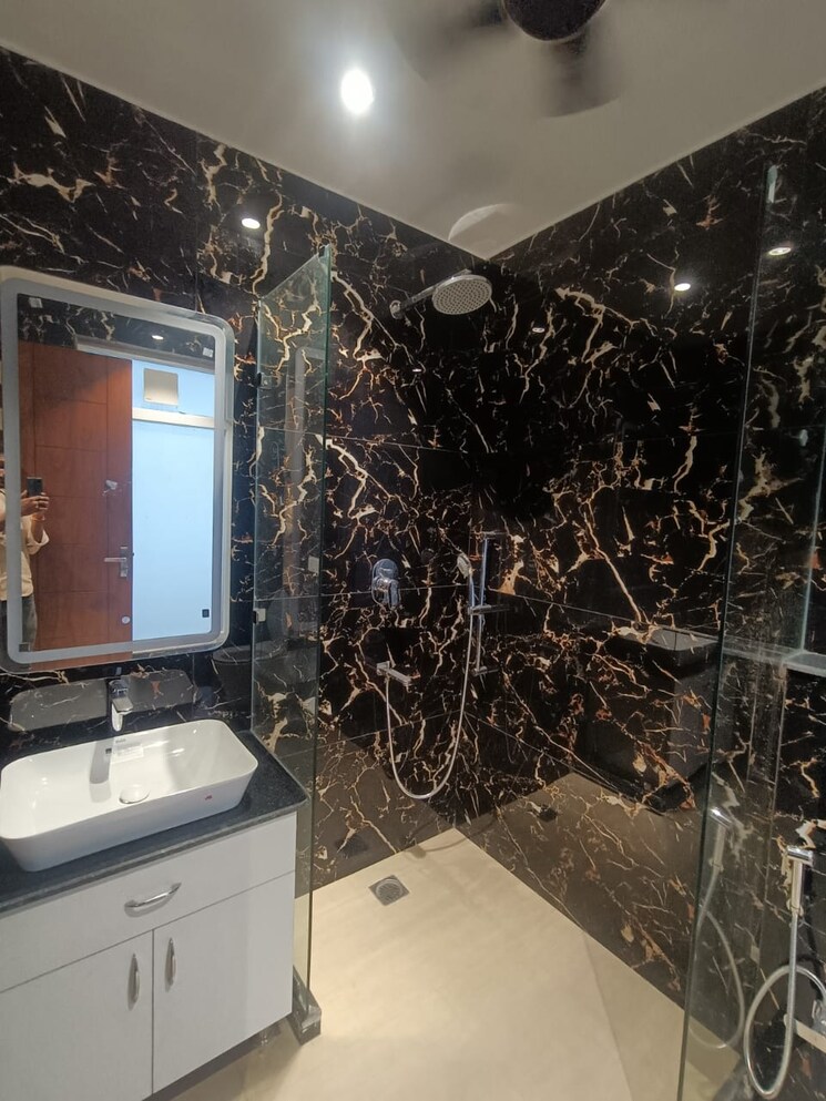 Bathroom, unitech-south-city-1 4 Bedroom 3200 Sq.Ft. Builder Floor In South City 1 Gurgaon 9428314