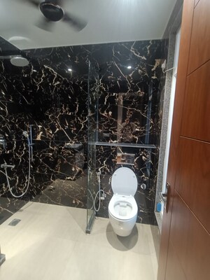 Bathroom in 4 BHK Builder Floor at Unitech South City 1, South City 1 – for Rent