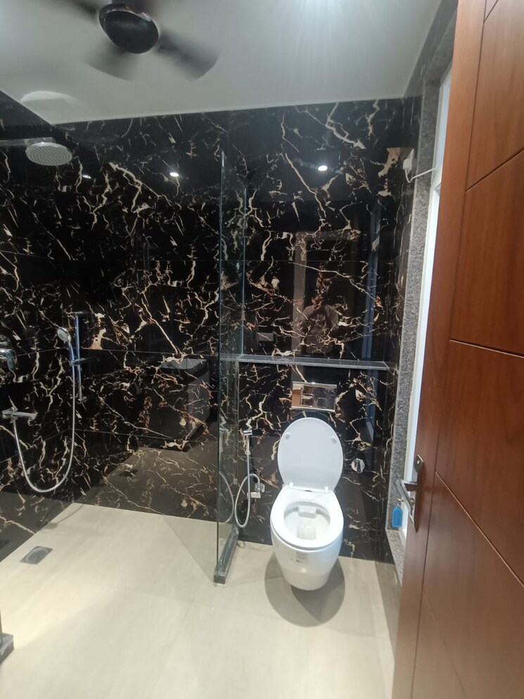 Bathroom, unitech-south-city-1 4 Bedroom 3200 Sq.Ft. Builder Floor In South City 1 Gurgaon 9428314