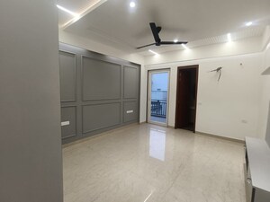 Room in 4 BHK Builder Floor at Unitech South City 1, South City 1 – for Rent