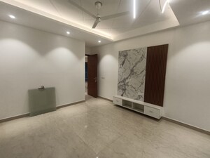 Room in 4 BHK Builder Floor at Unitech South City 1, South City 1 – for Rent