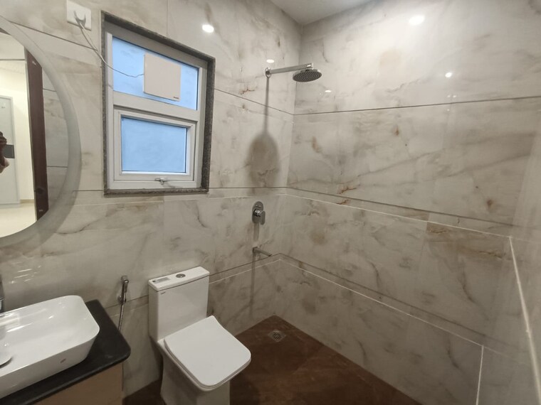 Bathroom, unitech-south-city-1 4 Bedroom 3200 Sq.Ft. Builder Floor In South City 1 Gurgaon 9428314