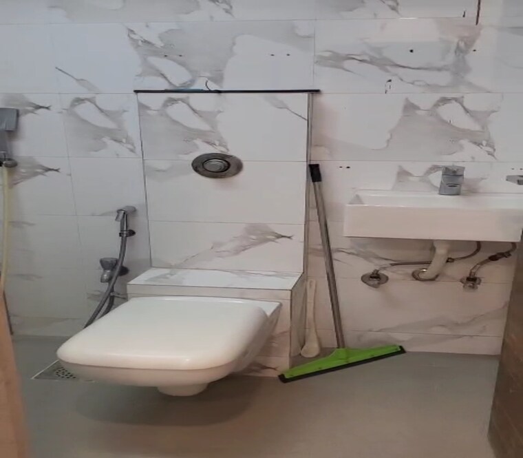 Bathroom, dadar east 3 Bedroom 1700 Sq.Ft. Apartment In Dadar East Mumbai 9428308