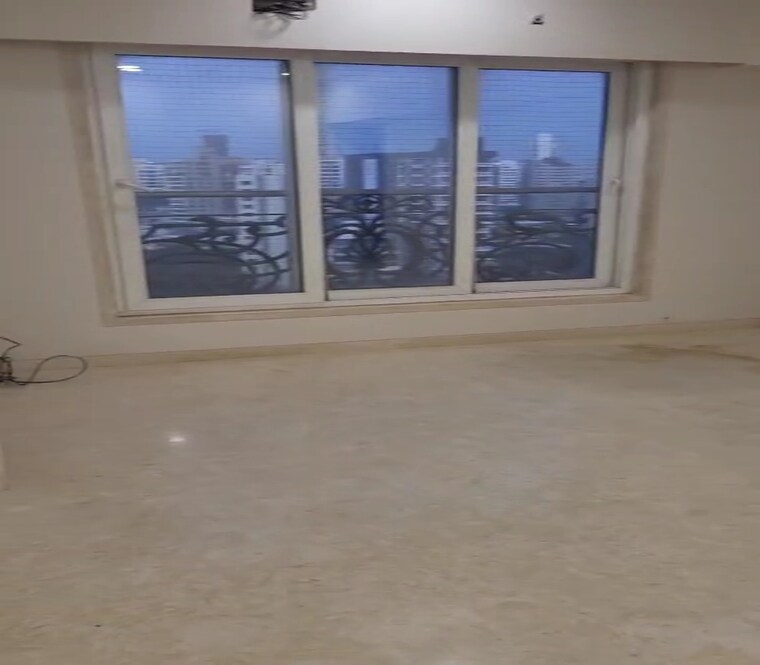 Room, dadar east 3 Bedroom 1700 Sq.Ft. Apartment In Dadar East Mumbai 9428308