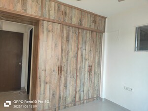 Room in 3 BHK Apartment at Lake Primrose, Powai – for Rent