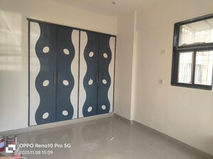 Furnished Amenities in 3 BHK Apartment at Lake Primrose, Powai – for Rent