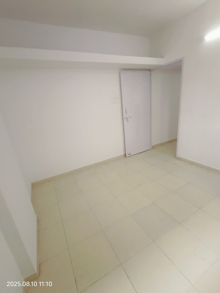 Room, rajas-residency 1 Bedroom 550 Sq.Ft. Apartment In Shivane Pune 9428323