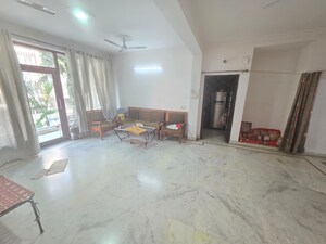 Room in 3 BHK Builder Floor at Palam Vihar Residents Association, Palam Vihar – for Rent