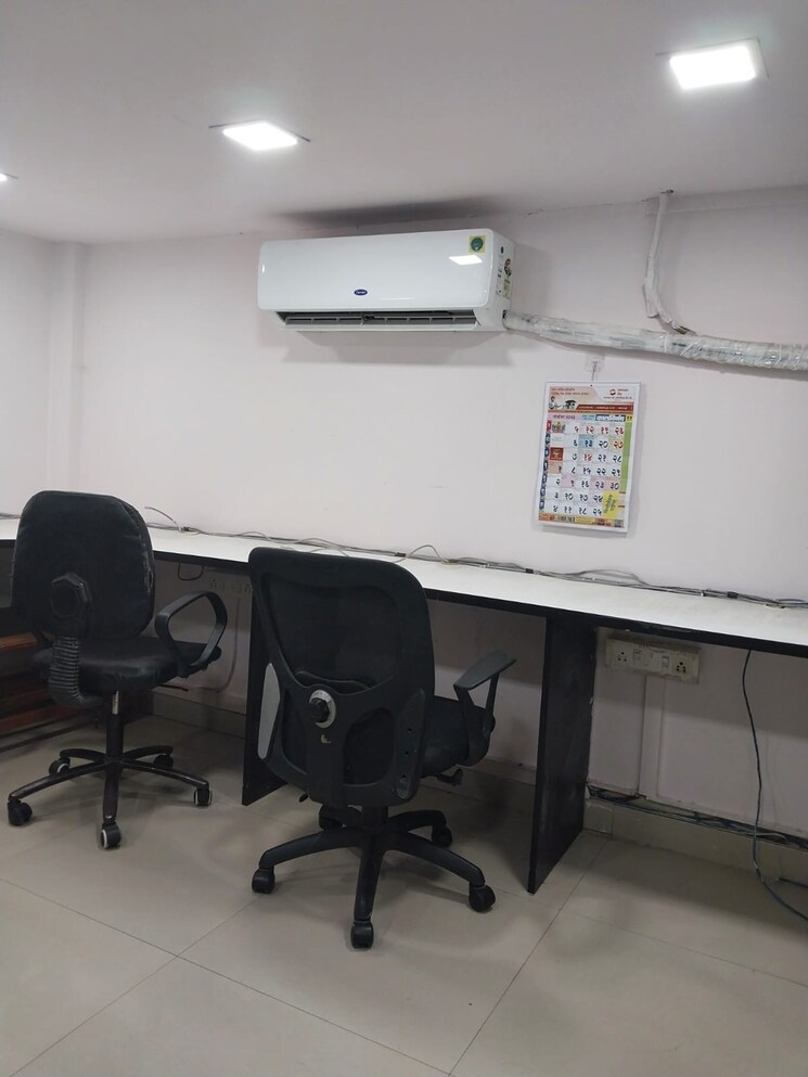 Team Area, haware-fantasia Commercial Office Space 300 Sq.Ft. In Vashi Sector 28 Navi Mumbai 9428363