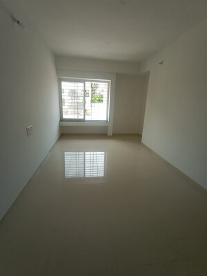 Bedroom in 3.5 BHK Apartment at Mayur Colony – for Rent