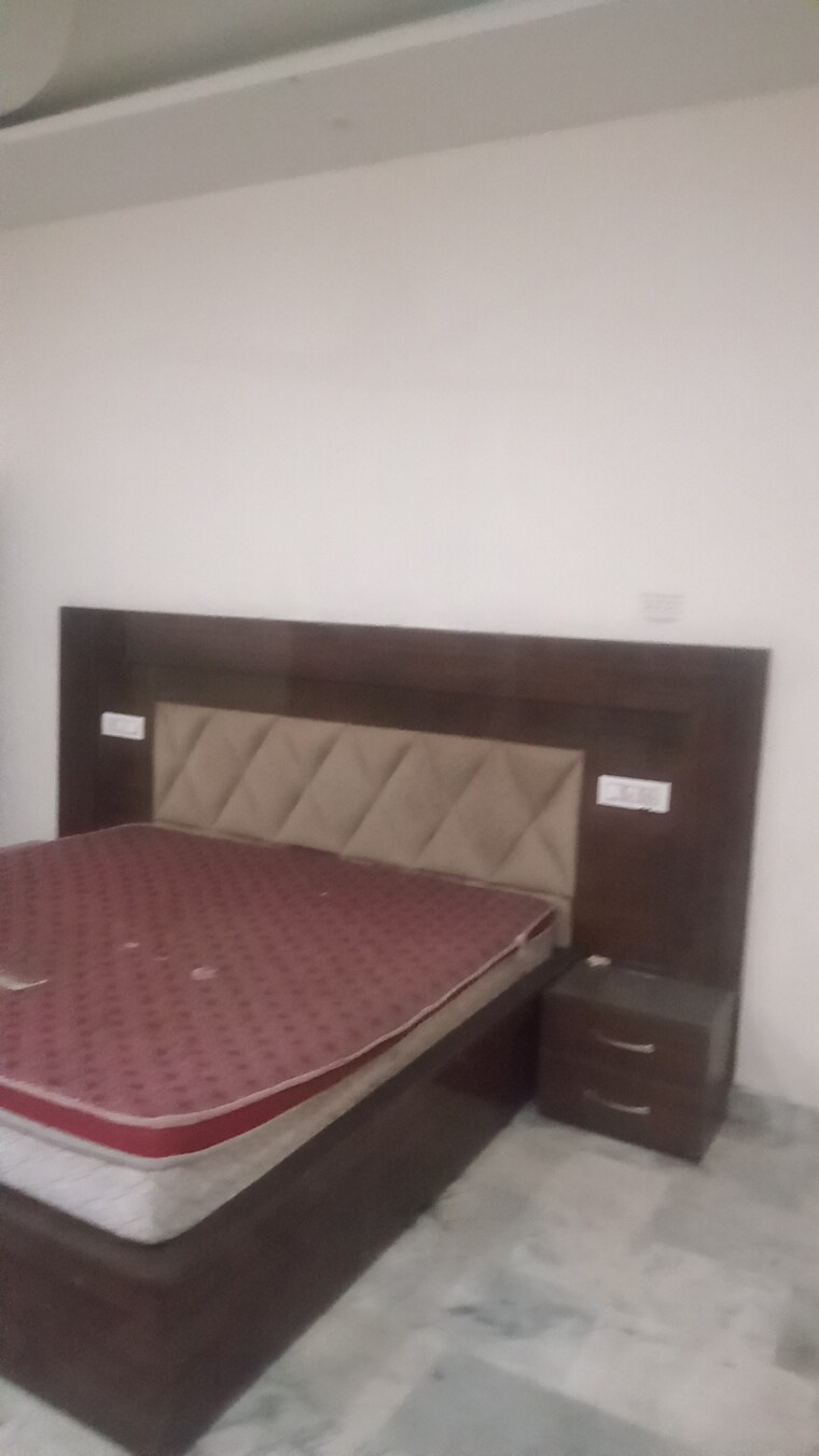 undefined, sector 39 6 Bedroom 920 Sq.Ft. Independent House In Sector 39 Chandigarh 9428435