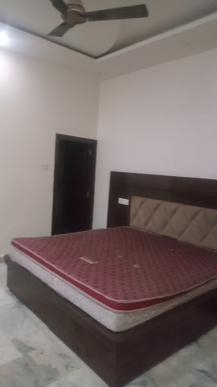 Bedroom, sector 39 6 Bedroom 920 Sq.Ft. Independent House In Sector 39 Chandigarh 9428435