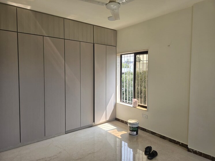 Room, bandra west 3 Bedroom 1200 Sq.Ft. Apartment In Bandra West Mumbai 9428421