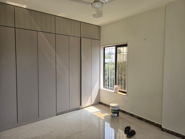 Room, bandra west 3 Bedroom 1200 Sq.Ft. Apartment In Bandra West Mumbai 9428421