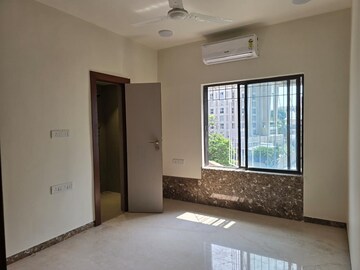 Room in 3 BHK Apartment at Bandra West – for Rent