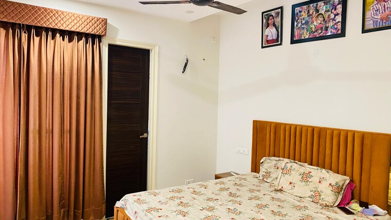 Bedroom, bollywood-esencia 3 Bedroom 1800 Sq.Ft. Apartment In Ghazipur Zirakpur 9428436