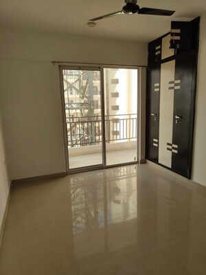 Room in 3 BHK Apartment at Amrapali Leisure Valley, Tech Zone 4 Greater Noida – for Rent