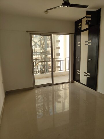 Room in 3 BHK Apartment at Amrapali Leisure Valley, Tech Zone 4 Greater Noida – for Rent