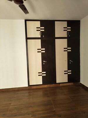 Room in 3 BHK Apartment at Amrapali Leisure Valley, Tech Zone 4 Greater Noida – for Rent