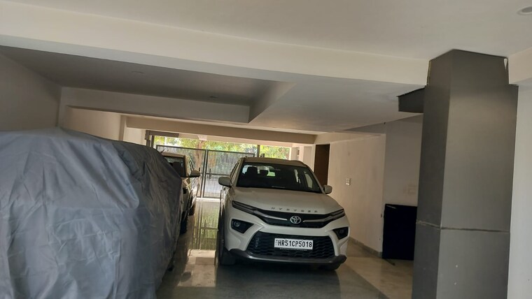  Parking, bptp-parkland-pride 3 Bedroom 190 Sq.Yd. Builder Floor In Sector 77 Faridabad 9428445